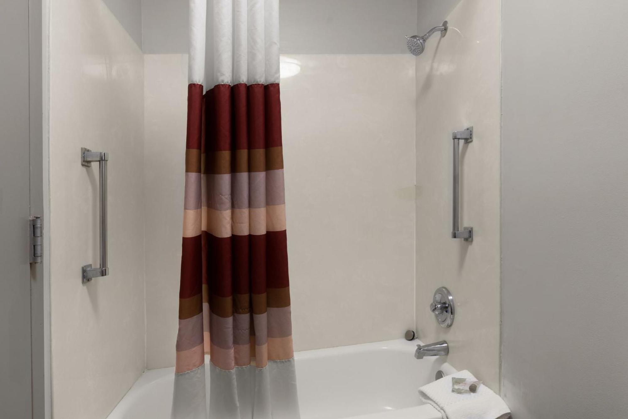 Red Roof Inn&Suites Savannah Airport Pooler Bagian luar foto
