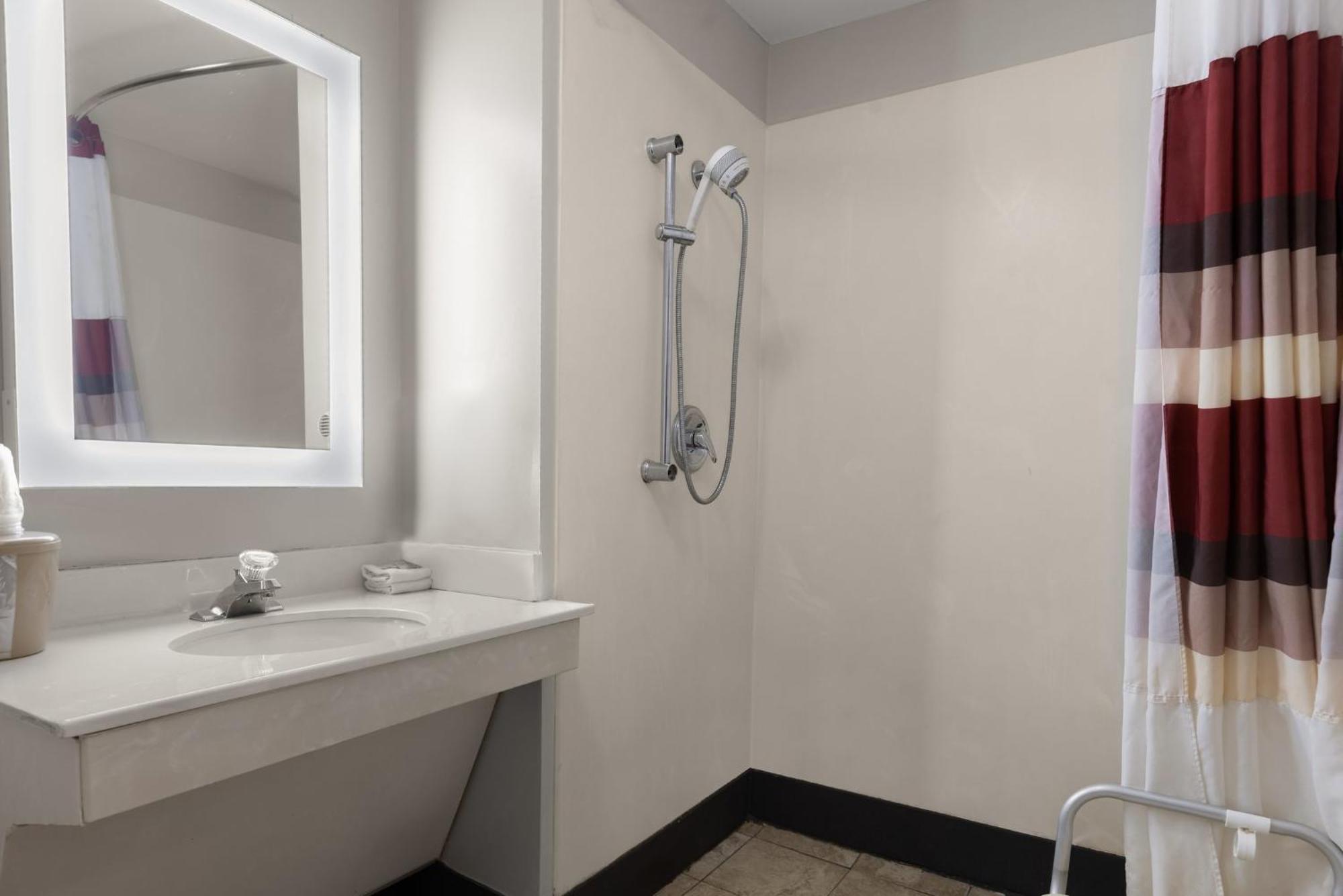 Red Roof Inn&Suites Savannah Airport Pooler Bagian luar foto