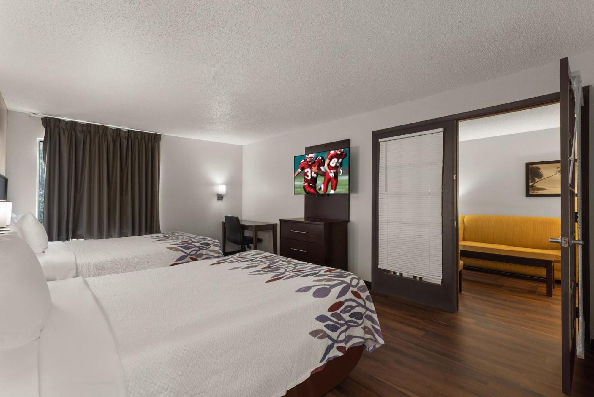 Red Roof Inn&Suites Savannah Airport Pooler Bagian luar foto