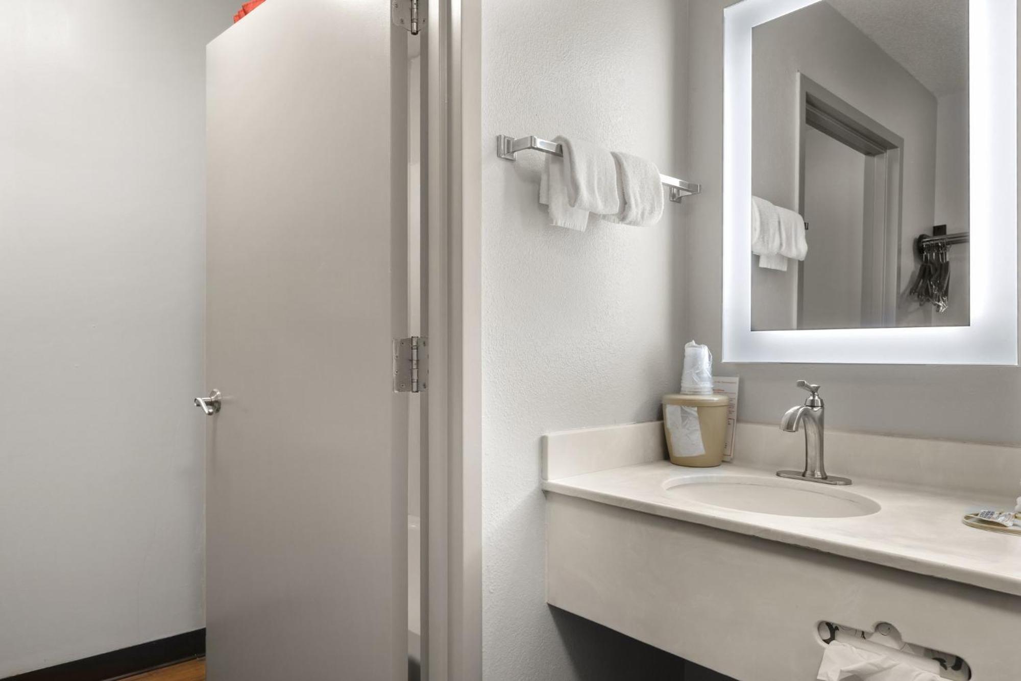 Red Roof Inn&Suites Savannah Airport Pooler Bagian luar foto
