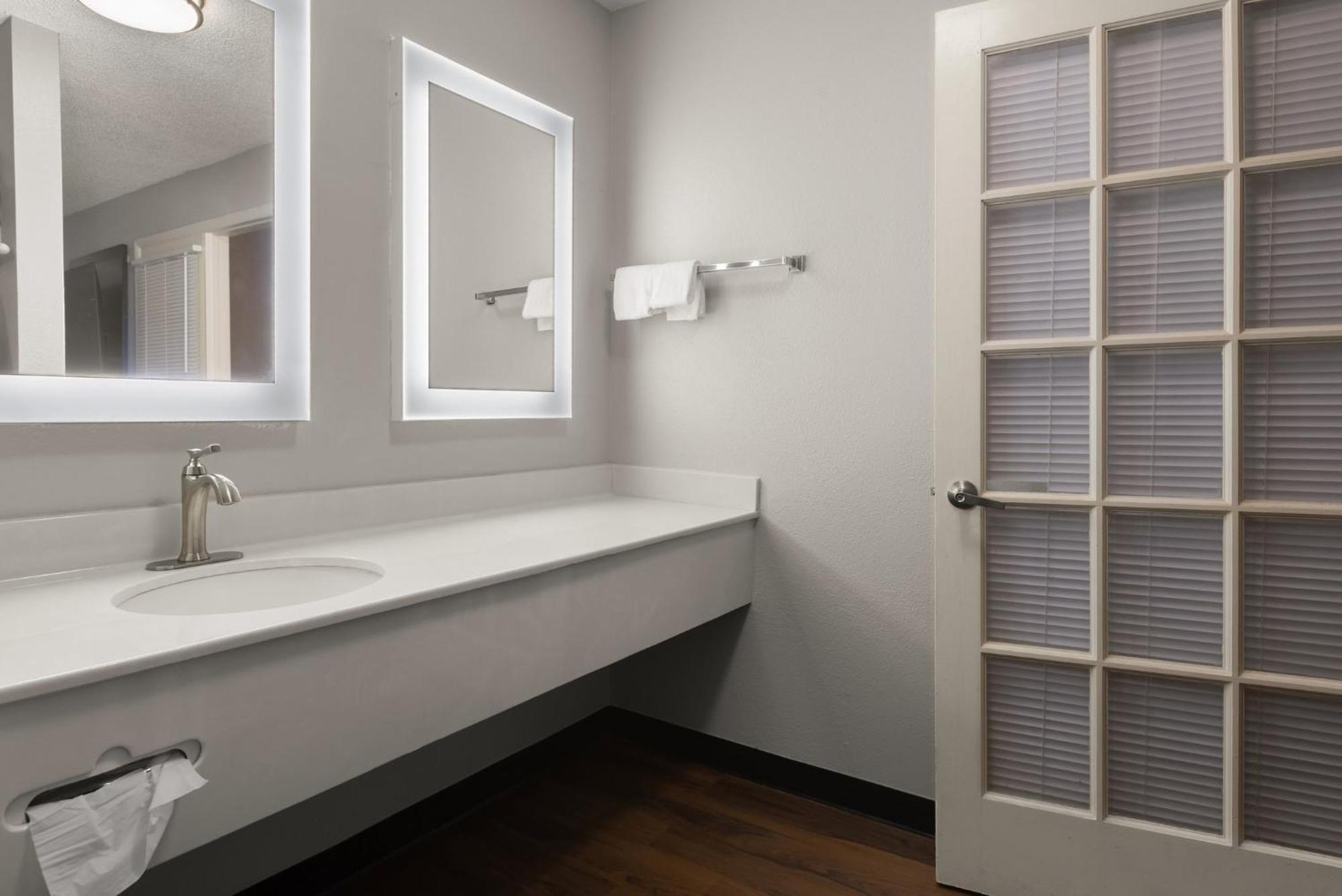 Red Roof Inn&Suites Savannah Airport Pooler Bagian luar foto