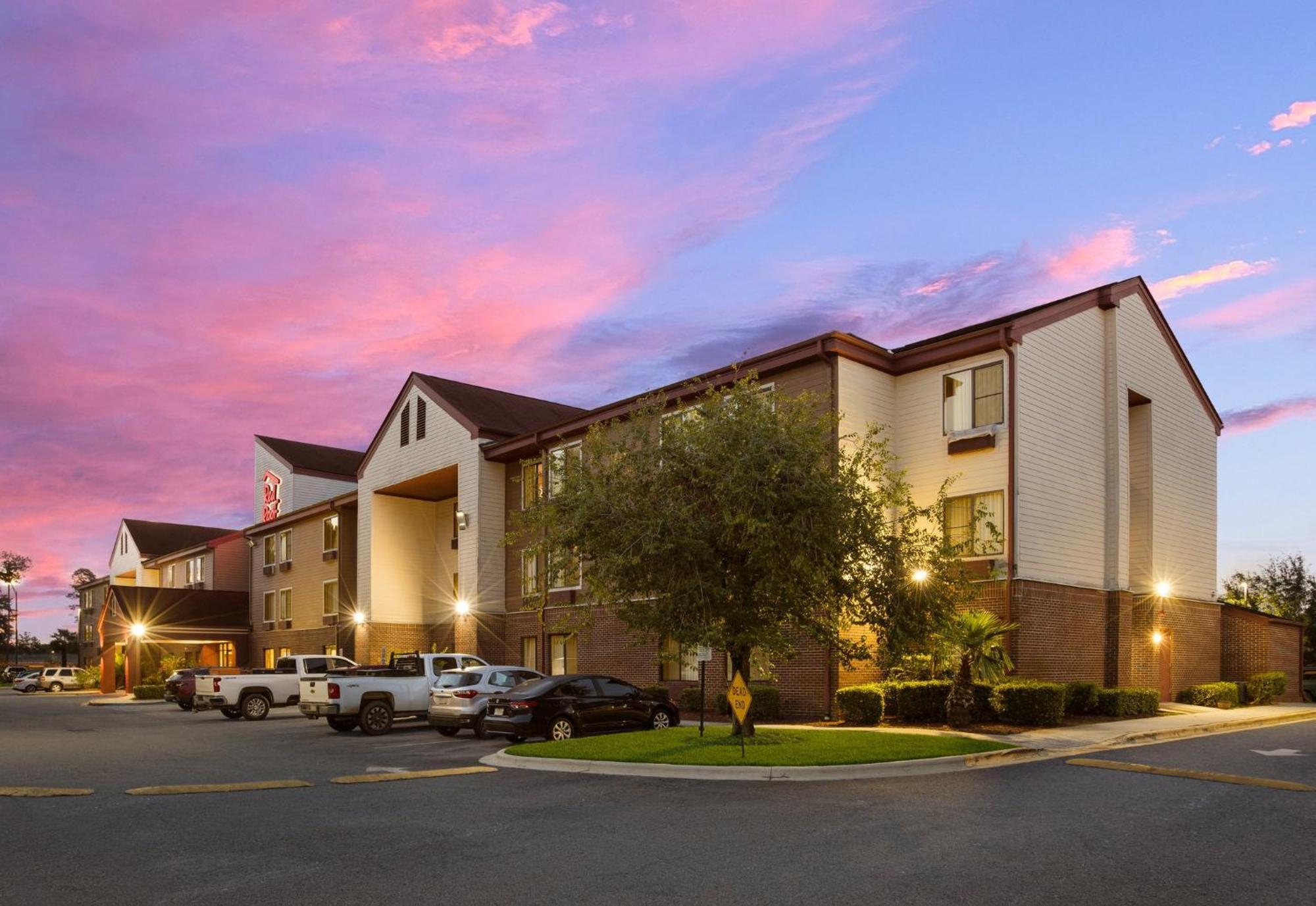 Red Roof Inn&Suites Savannah Airport Pooler Bagian luar foto