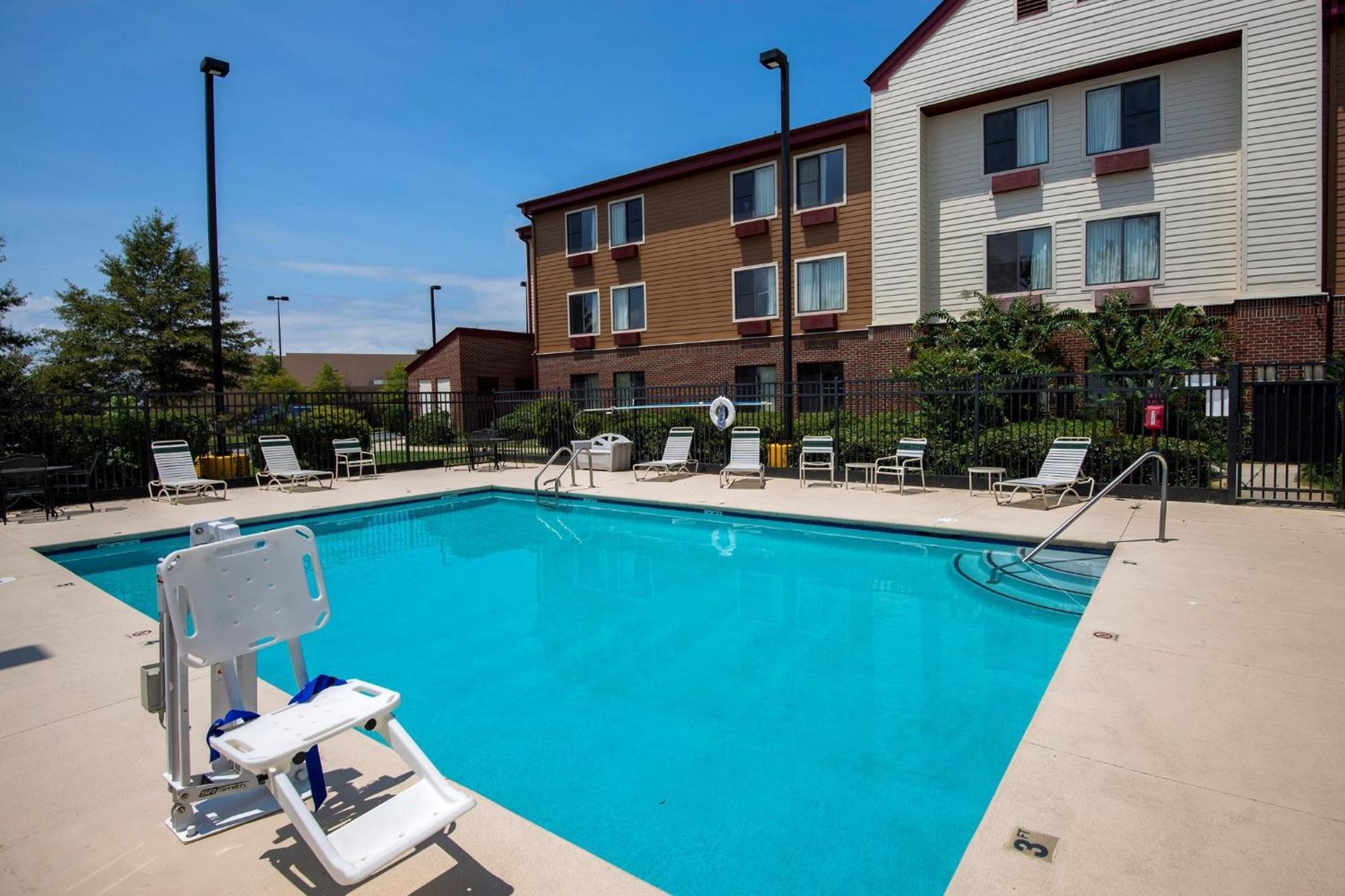 Red Roof Inn&Suites Savannah Airport Pooler Bagian luar foto
