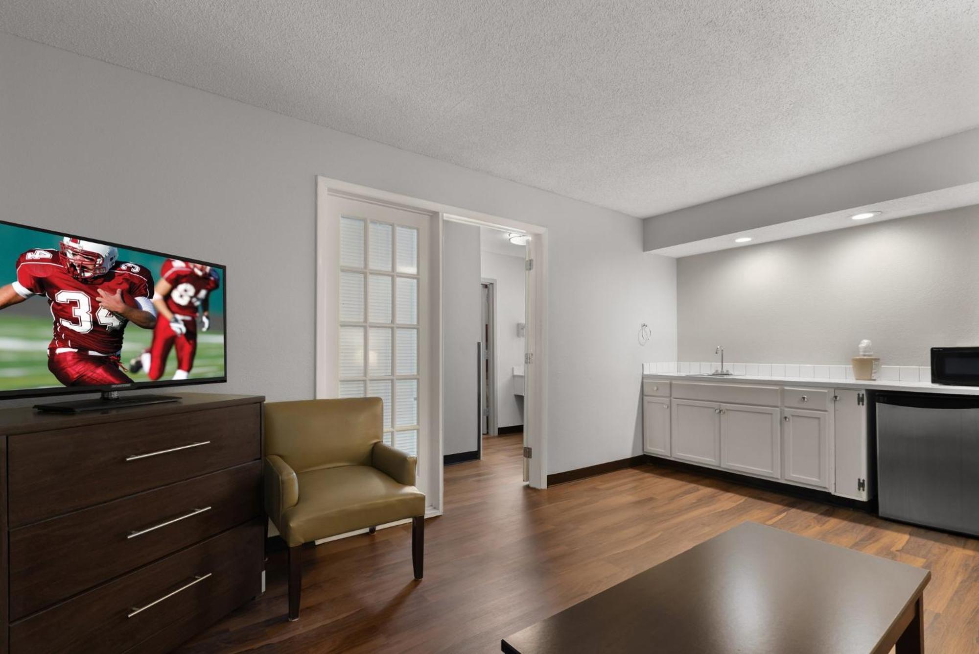 Red Roof Inn&Suites Savannah Airport Pooler Bagian luar foto