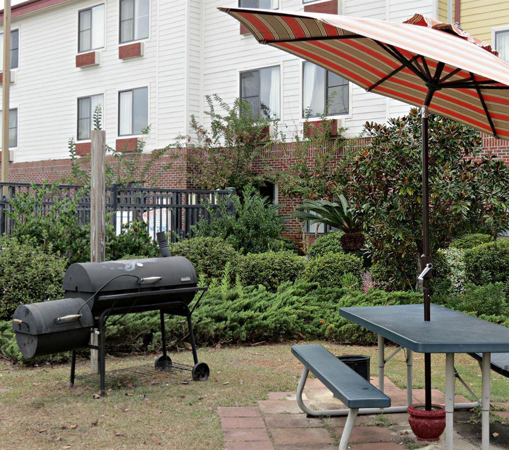 Red Roof Inn&Suites Savannah Airport Pooler Bagian luar foto