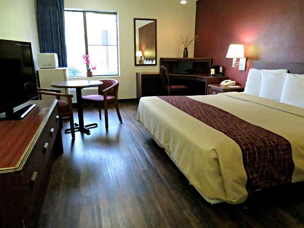 Red Roof Inn&Suites Savannah Airport Pooler Bagian luar foto