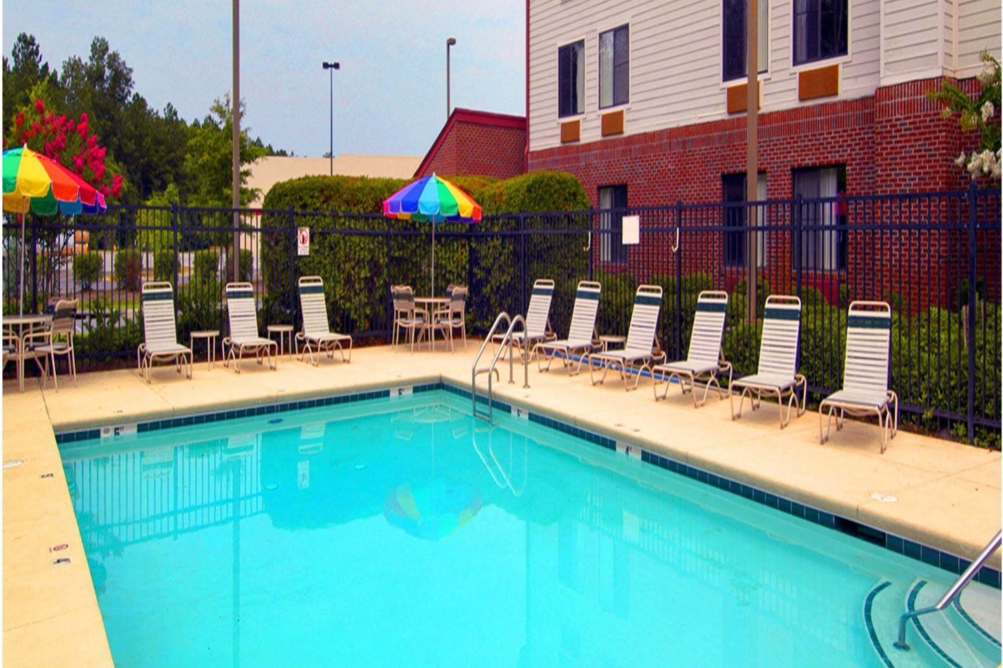 Red Roof Inn&Suites Savannah Airport Pooler Bagian luar foto